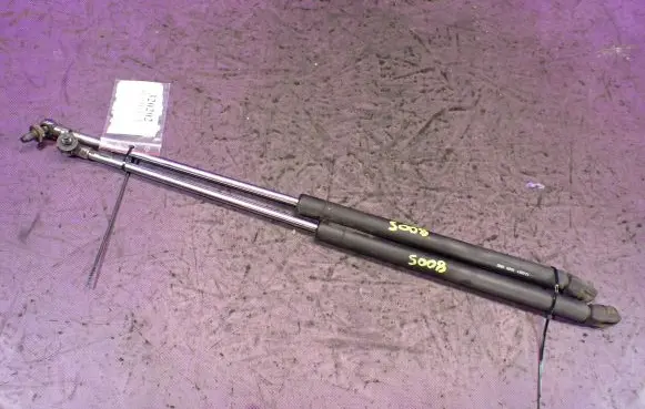 Volkswagen Golf IV Tailgate strut 