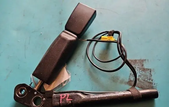 Mercedes-Benz S W221 Front seatbelt 33038650F IMPRK1310496