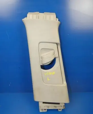 Toyota Verso (B) pillar trim (top)