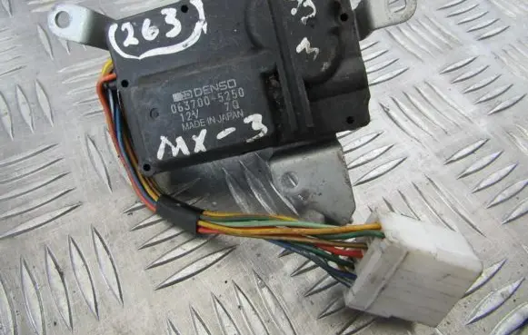 Mazda MX-3 Air flap motor/actuator 0637005250 063700-5250