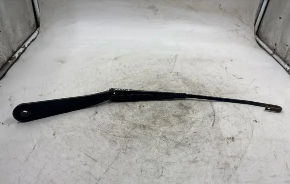 BMW X3 E83 Front wiper blade arm 7051619