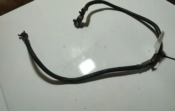 Volkswagen Golf IV Positive cable (battery) 