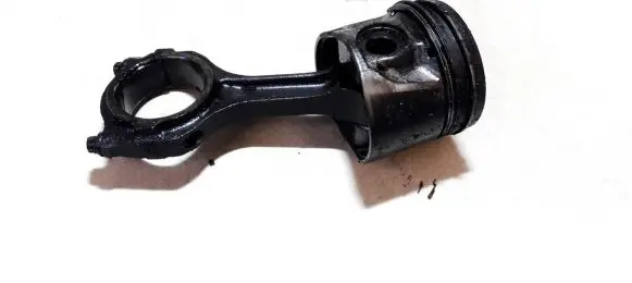 Ford Fiesta Piston with connecting rod