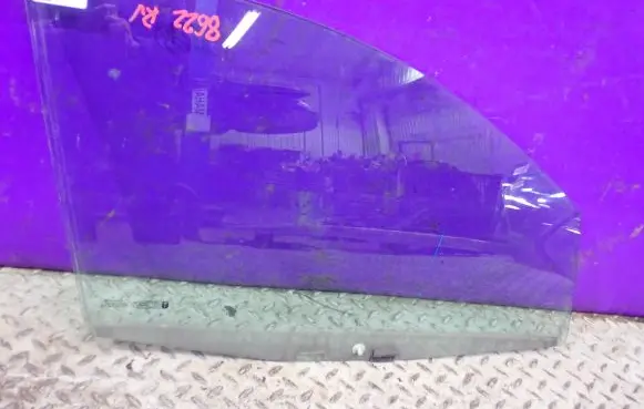 Ford Fusion Front door window glass four-door