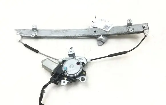 Nissan X-Trail T30 Front door window regulator with motor 