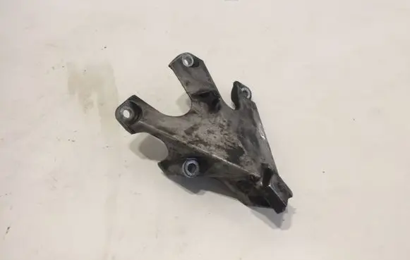 Audi A4 S4 B6 8E 8H Engine mounting bracket 8E0199307F
