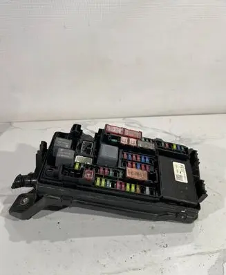 Toyota C-HR I Fuse module 82111F4520 003318 V1S10N