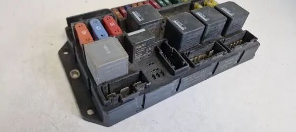 Land Rover Range Rover Sport L320 Fuse module 518879002 061010110347 YQE500370
