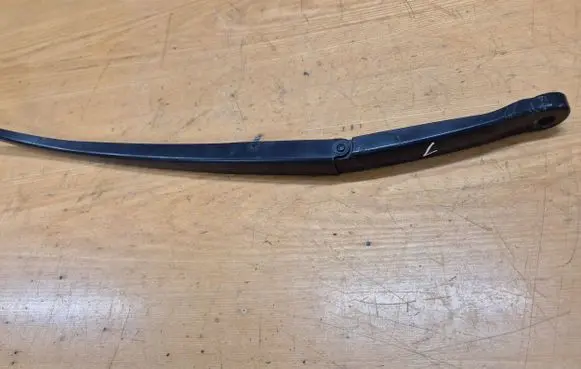 Honda CR-V Front wiper blade arm