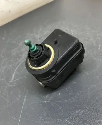 Renault Laguna II Headlight level adjustment motor R7700840141