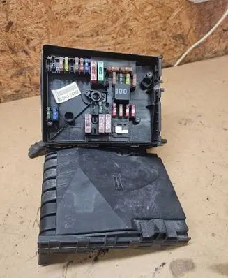 Volkswagen Golf VI Fuse box set 1K0937132F 1K0937132G 017180062