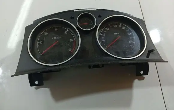 Speedometer (instrument cluster)