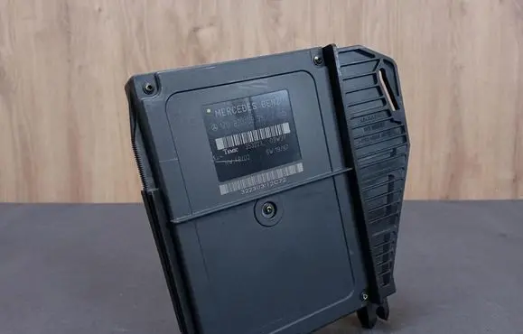 Mercedes-Benz SLK R170 Central body control module 1708200926 A1708200926