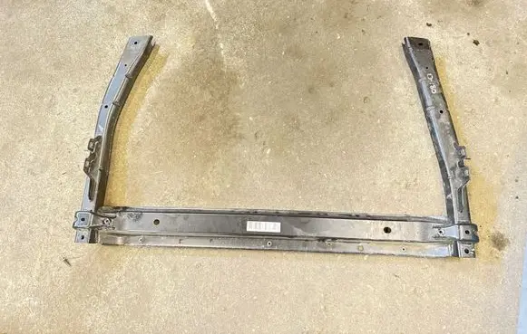 Volvo XC40 Radiator mount bracket 32333099
