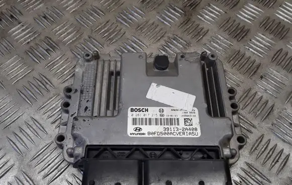 Hyundai i30 Engine control unit/module 0281017215 391132A408