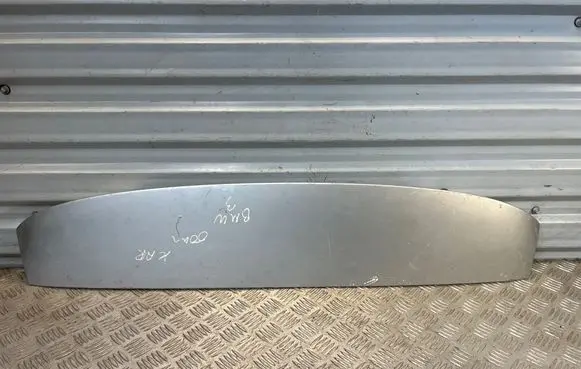 Tailgate/trunk spoiler
