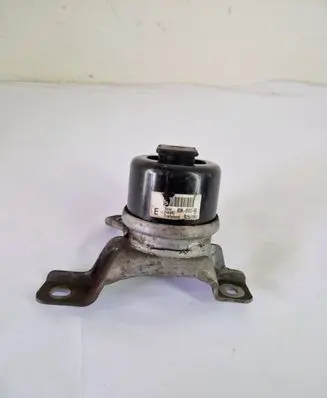 Engine mount bracket