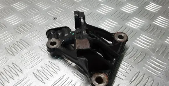 Toyota Yaris XP210 Engine mounting bracket 86765