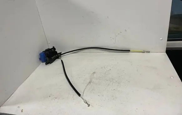 Audi A4 S4 B5 8D Rear door lock 8D0839015A