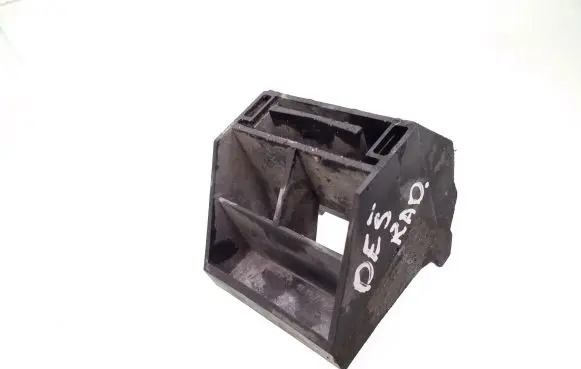 Radiator mount bracket
