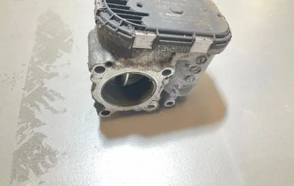 Nissan X-Trail T31 Throttle valve 8200330810 0281002681 8200330812