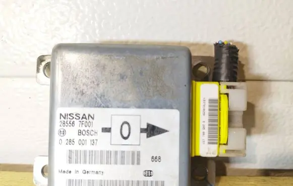 Ford Maverick Airbag control unit/module 285567F001 0285001137 YE7F0968280010
