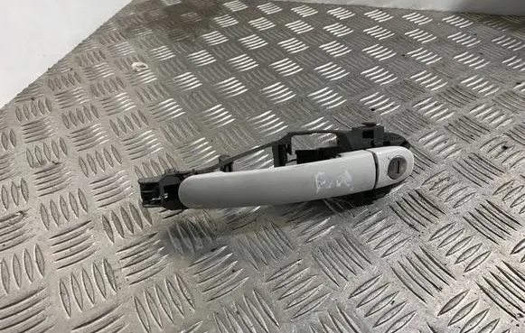 Skoda Octavia Mk2 (1Z) Front door exterior handle 1U0837885B