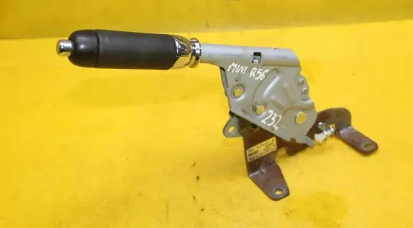 Handbrake/parking brake lever assembly