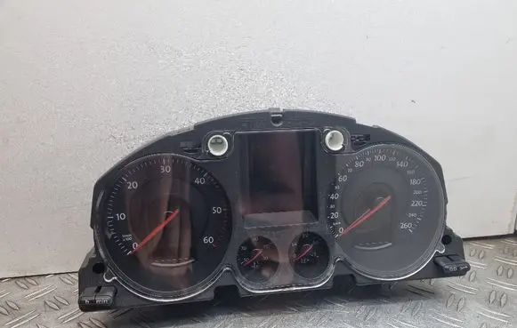 Volkswagen PASSAT B6 Speedometer (instrument cluster) 3C0920870QX