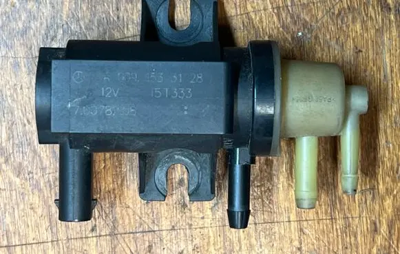 Mercedes-Benz E W213 Turbo solenoid valve A0091533128 15T333 0078208