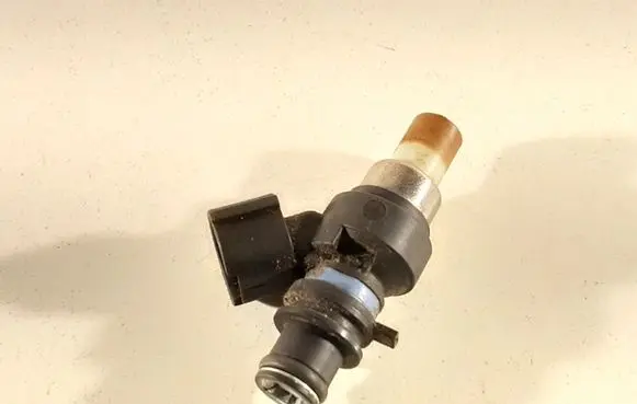 Subaru Impreza III Fuel injector FBYBG10 FBYBG101007Z21 1007Z21