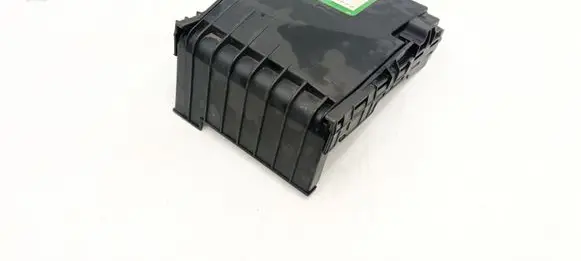 Volkswagen PASSAT B7 Fuse box cover 1K0937132