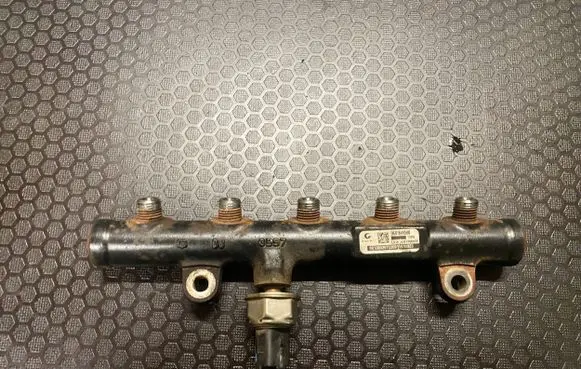 Citroen C5 Fuel main line pipe 9681649580