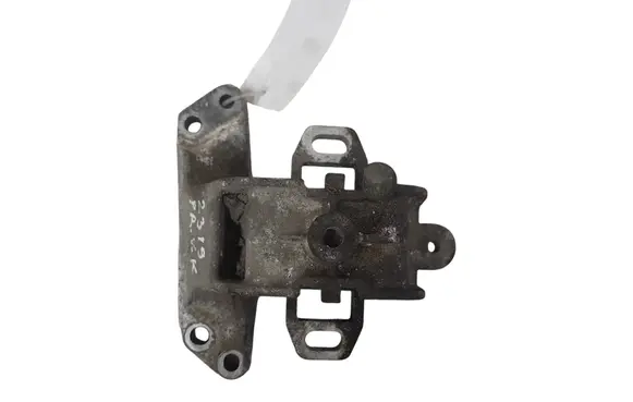 Peugeot 508 Engine mount bracket