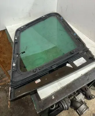 Volkswagen Touareg I Rear side window 7L6845298CB 3445