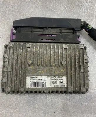 Peugeot 407 Engine control unit/module 9654232880 S118025601C