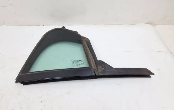 Jaguar XE Rear vent window glass 43R011582 E000199 DOT682AS2M3240