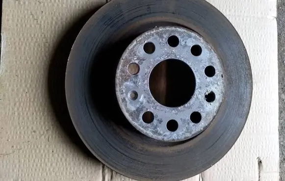 Volkswagen Golf V Front brake disc