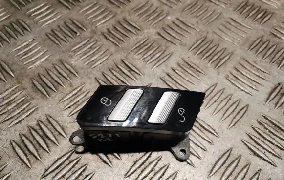 Mercedes-Benz S W221 Central locking switch button 2218210151 A2218210151
