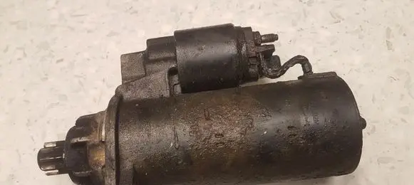 Volkswagen Golf IV Starter motor 001125018 02M9110232