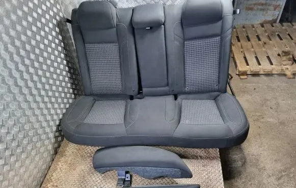 Dodge Charger Rear seat 