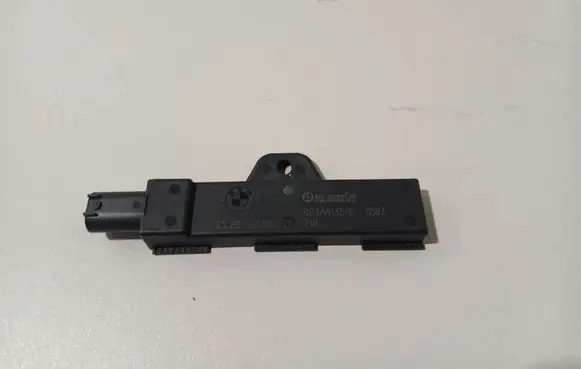 BMW 5 G30 G31 G38 Keyless system antenna 6832066