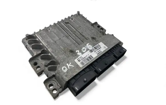 Renault Megane III Engine control unit/module ECU 237100386R S180067137A