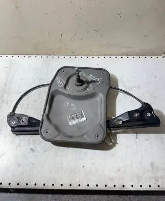 Rear door manual window regulator