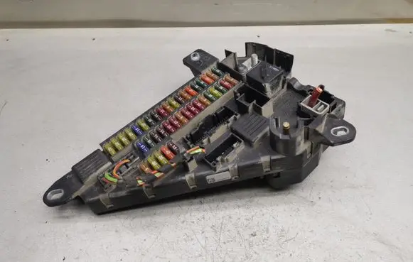 BMW 5 E60 E61 Fuse module 6906618 690661803
