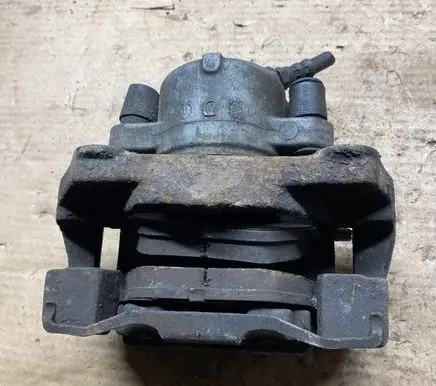 BMW 5 E39 Front brake caliper 6022296