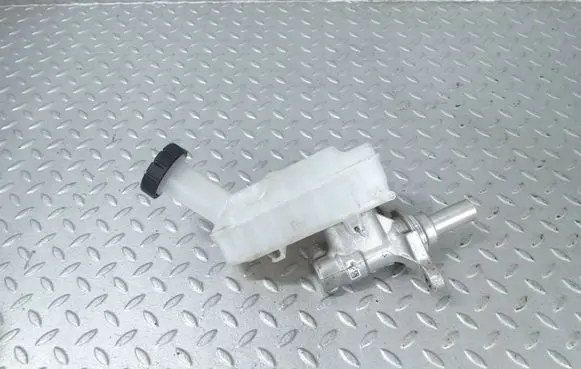 Dacia Sandero III Master brake cylinder 460114620R 460912995R 460114755R