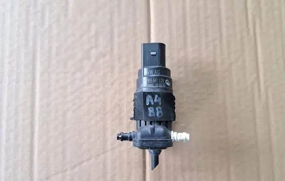 Audi A4 S4 B8 8K Windscreen/windshield washer pump 8K9955647