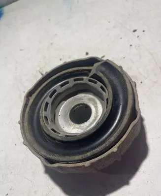 Volkswagen Touareg I Coil spring mount 7l0411189