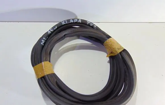 Mercedes-Benz ML W166 Trunk rubber seal (body) 